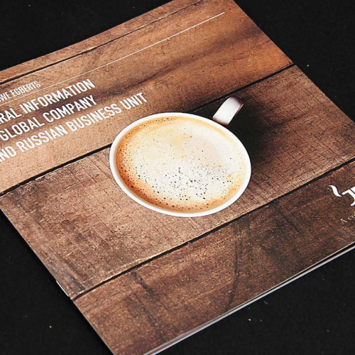 Брошюра Jacobs Douwe Egberts. General information on global company and russian business unit. Переплет «на скобу»